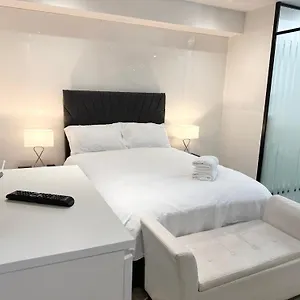 https://apt-westferry-studio-with-extra-bed.brighton-hotels-england.com